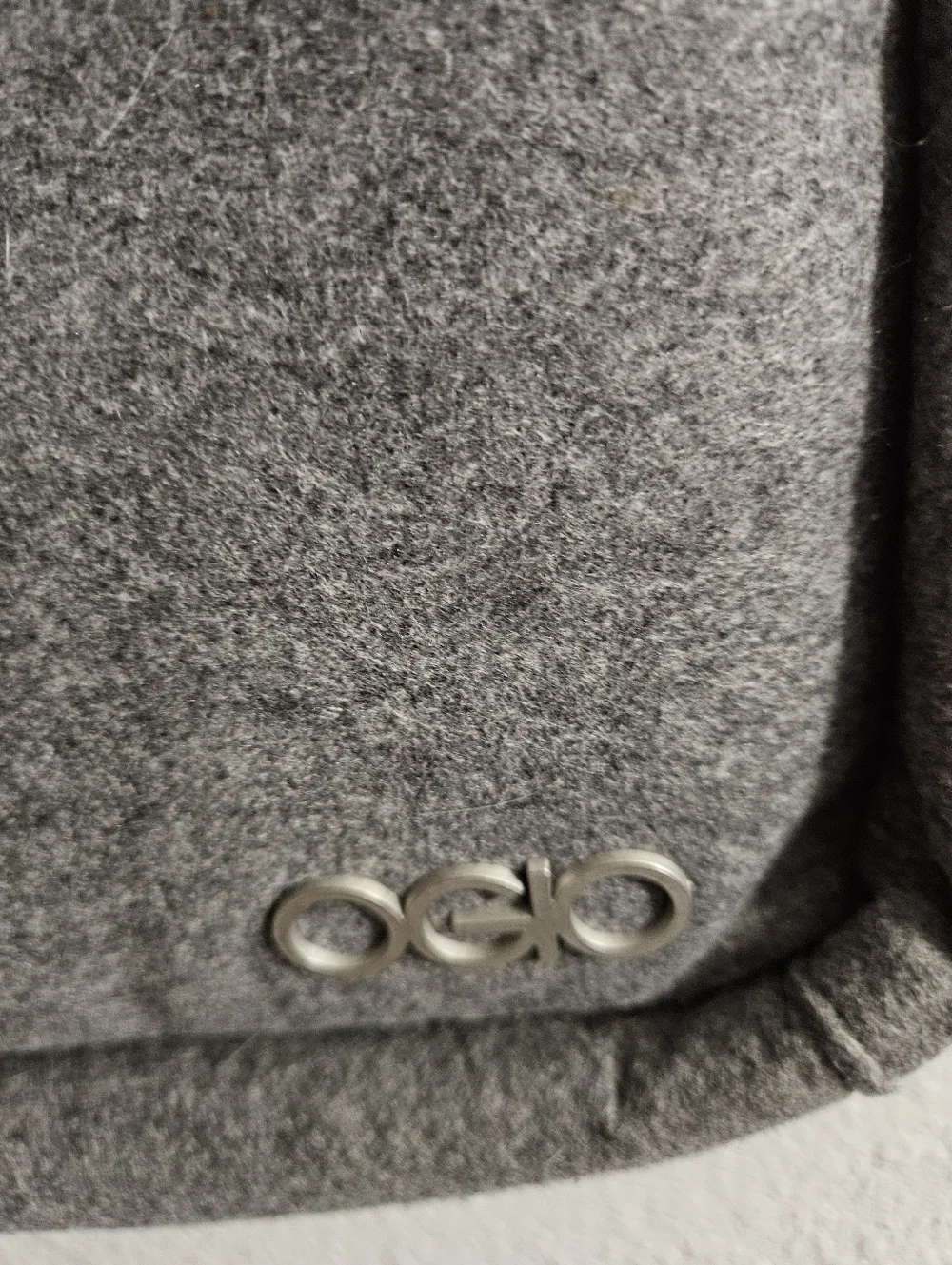 Ogio Brooklyn Gray Felt Crossbody Tablet Bag - Picture 8 of 11